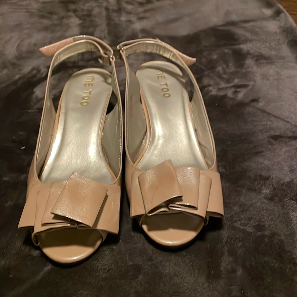 Me Too Tan Wedge Heels Elegant Peep-Toe Design